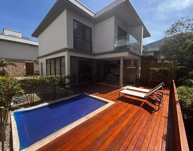 Casa alto padrão decorada no Canto do Moreira