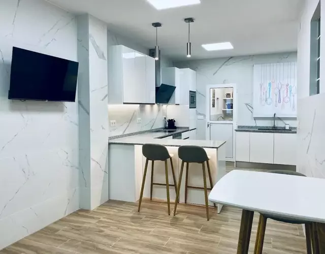 Acogedora casa familiar de 4 habitaciones y gran terraza a metros de la playa