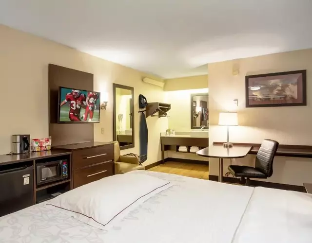Red Roof Inn PLUS+ St. Louis - Forest Park / Hampton Ave.