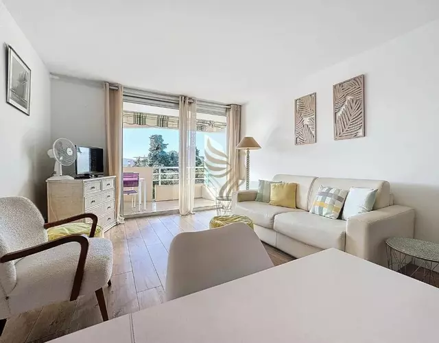 Apt 4 ppl, terrace, pool, A/C