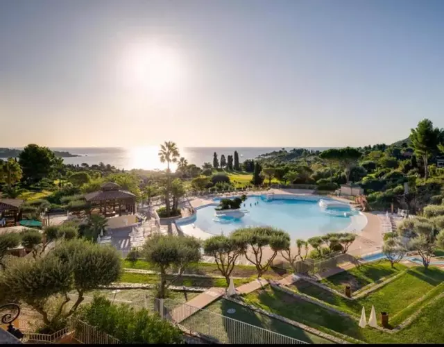 Cap ESTEREL Village , AGAY 4prs Climatisé-WIFI-Parking INCLUS