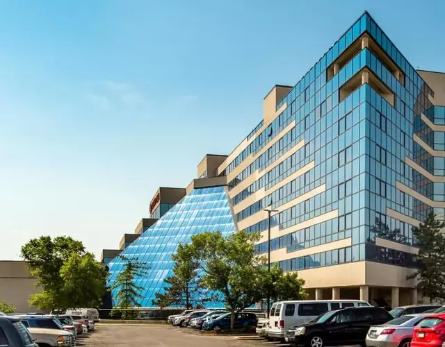 Crowne Plaza Hotel St. Louis Airport by IHG