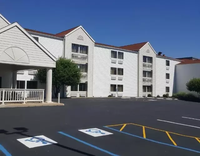 Motel 6-Maryland Heights, MO