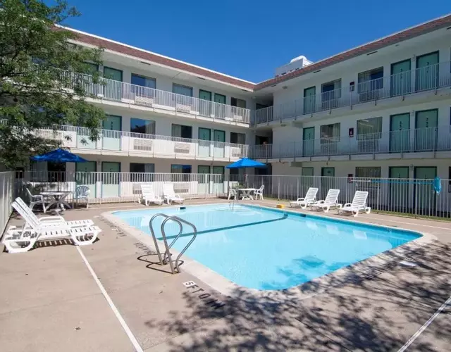 Motel 6-Roseville, MN - Minneapolis North