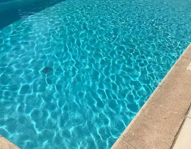 Belle résidence arborée, Appart climatisé, piscine, à 500m de la mer