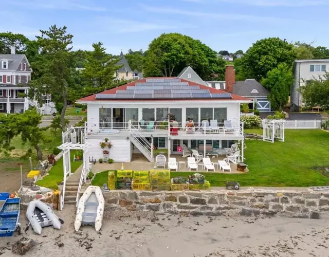 Coastal Charm Lobster Chato