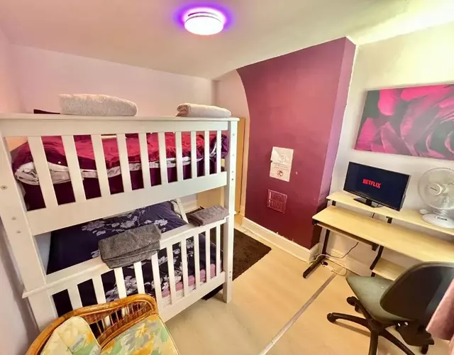 Budget private bedrooms w dedicated bath MediaCity, MUFC Salford