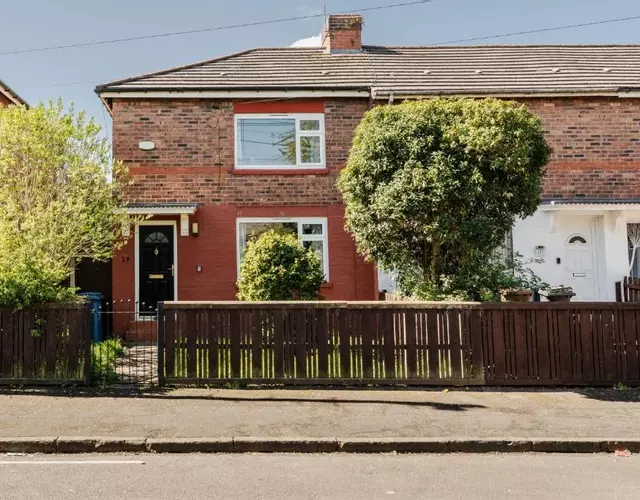 Long Stay 3BR House with Parking by KeenzChillz