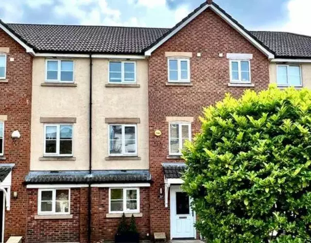 Manchester View Large 5BR town house Parking