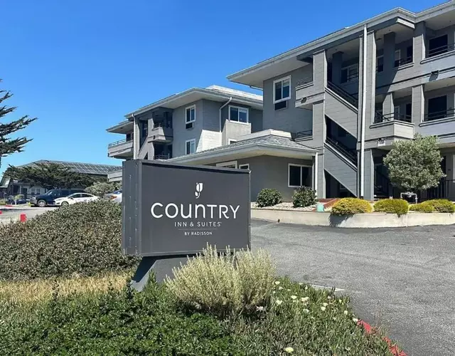 Country Inn & Suites by Radisson, Monterey Beachfront-Marina, CA