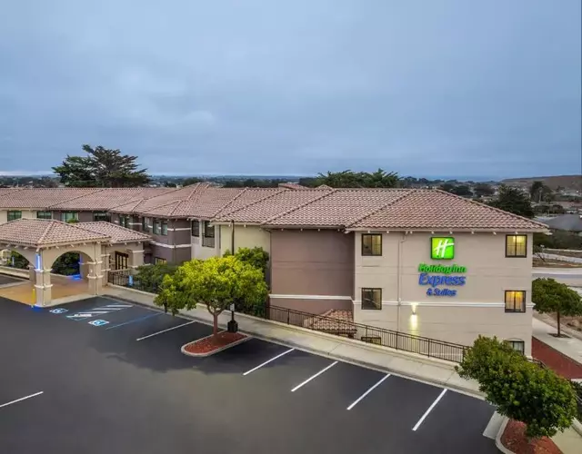 Holiday Inn Express Hotel & Suites Marina by IHG