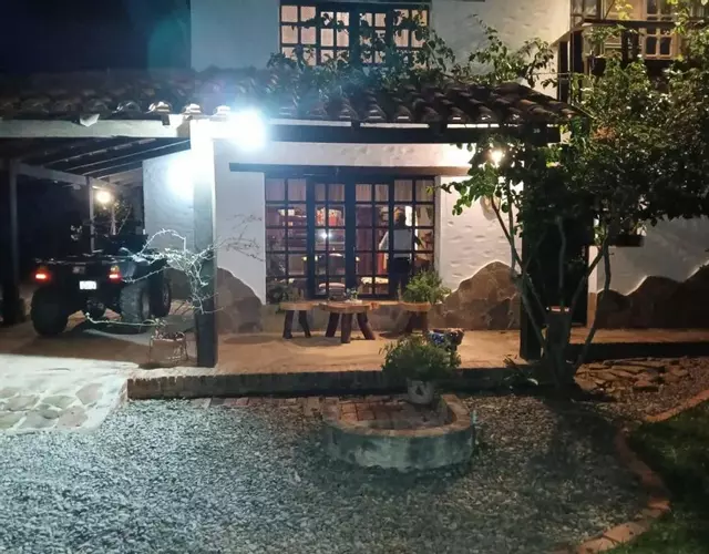 Cabaña Los Eucaliptos con Suite, TV 50 Mezzanine y Parrillero, Samaipata