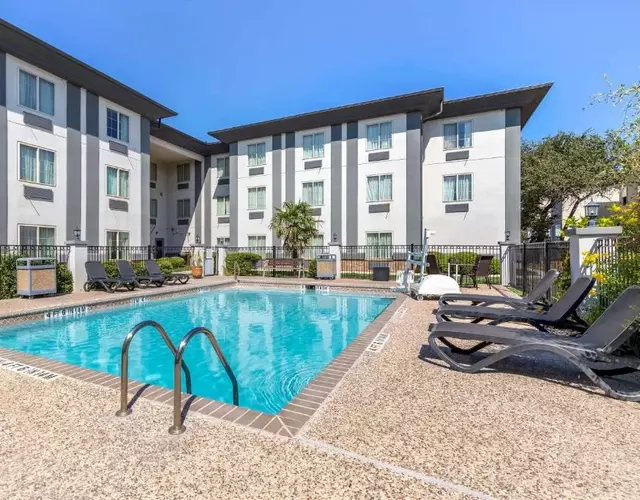 Best Western Medical Center North Inn & Suites Near Six Flags
