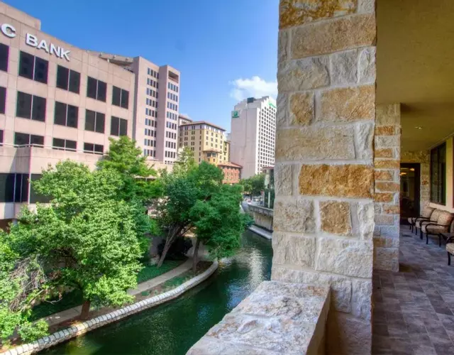 Embassy Suites San Antonio Riverwalk-Downtown