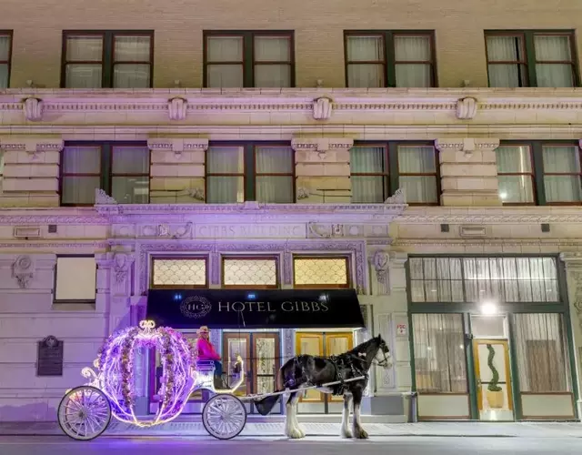 Hotel Gibbs Downtown Riverwalk