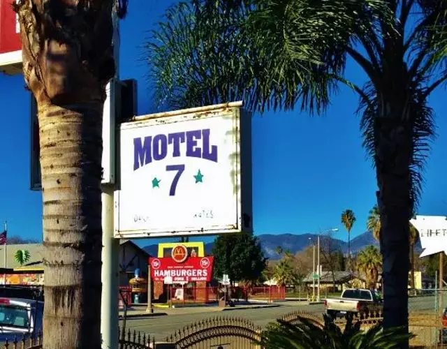 Downtown Motel 7