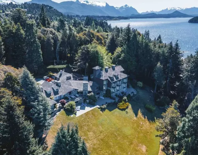 La Cascada Casa Patagónica by DON