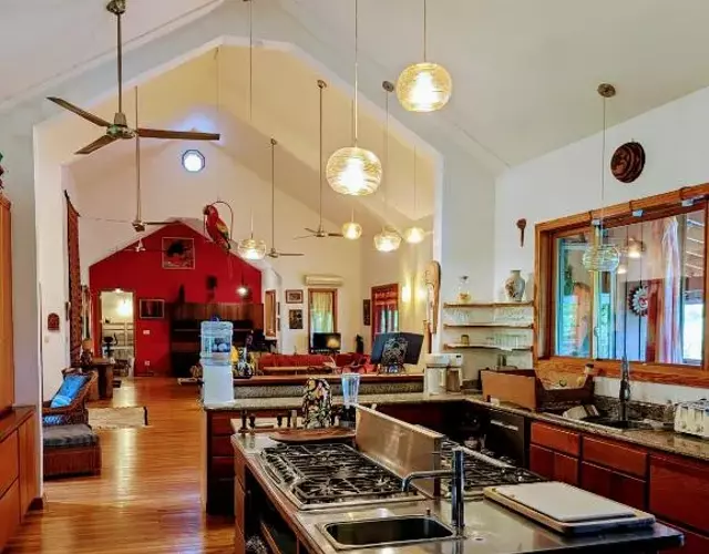 Framadani estate - Villa with a pool and Or thatch roof Cabin