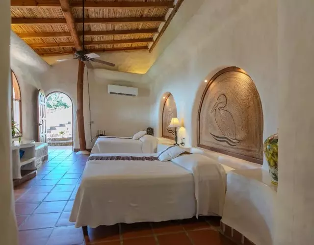 Pelican Eyes Hotel and Resort