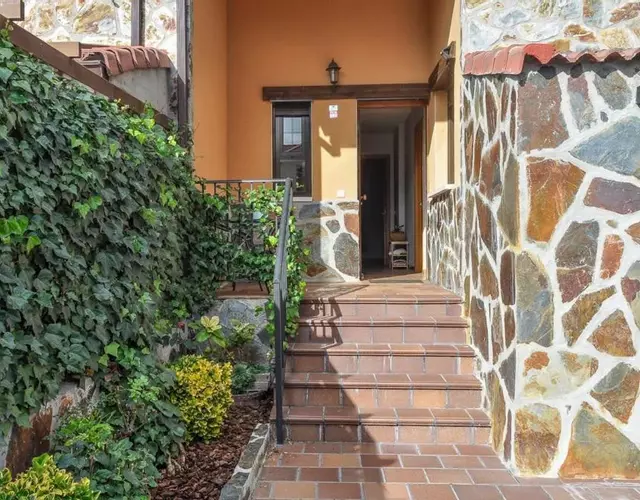 Acogedora con Jardín y Chimenea by CABANA Rentals