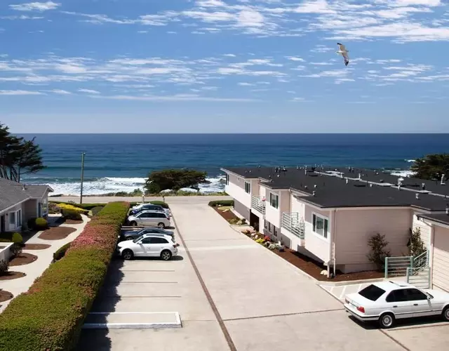 Cambria Landing Inn and Suites