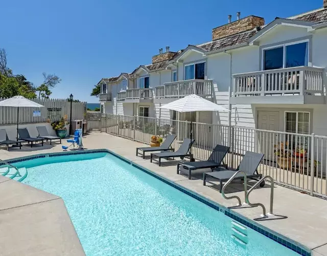 Pelican Inn & Suites