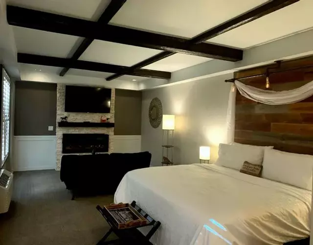 Cedar Stables Inn & Suites