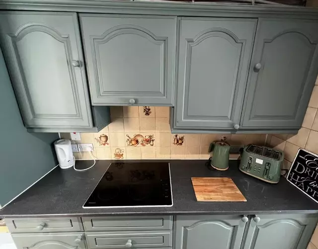 Hot Tub - Pool Table - Free Parking - Sleeps 12