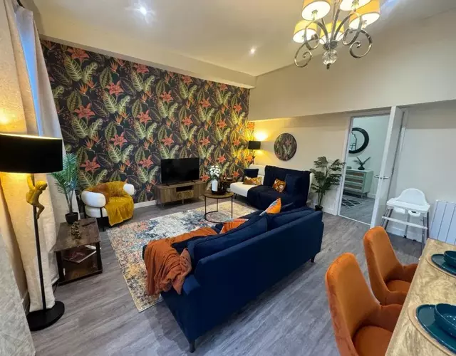 Outdoor Terrace - Luxurious City Centre Apartment