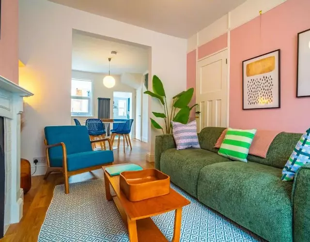 Ramsgate Family Cottage nr Beach -Harbour- Sleeps 4 - Garden - Parking on Street