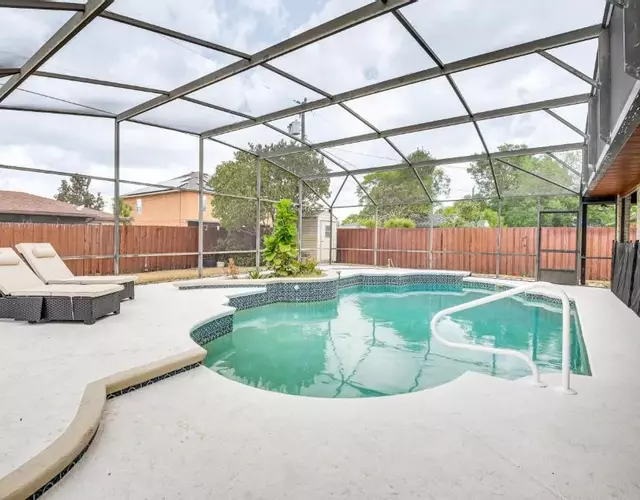 6 Mi to Gemini Springs Park Chic Home with Pool!