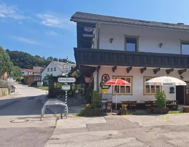 Dorfgasthof und Frühstückspension Tiefenbacher