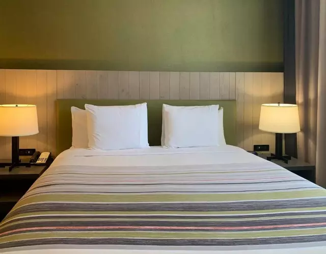 Country Inn & Suites by Radisson, San Jose International Airport, CA