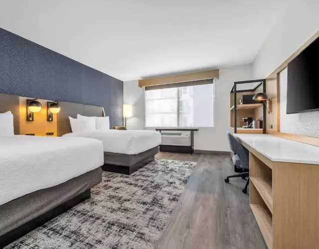 La Quinta Inn & Suites by Wyndham San Jose Airport-Downtown