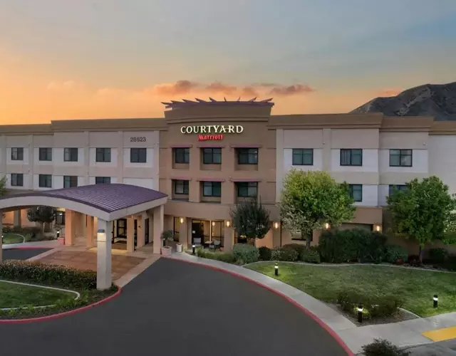 Courtyard by Marriott Santa Clarita Valencia