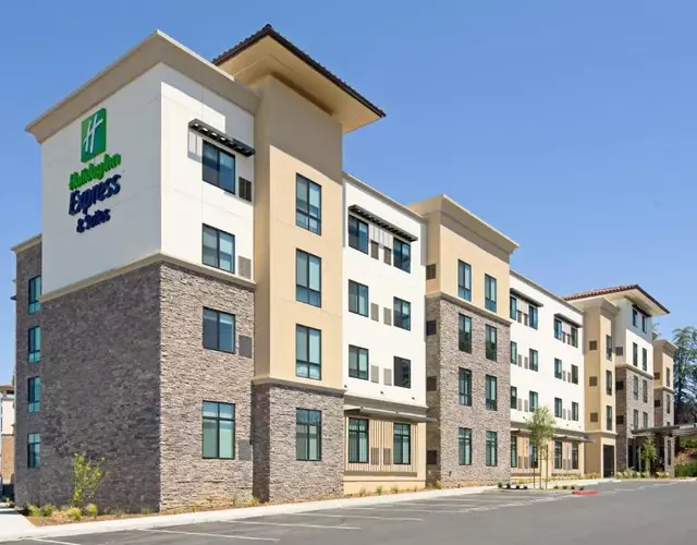 Holiday Inn Express & Suites - Valencia - Santa Clarita by IHG