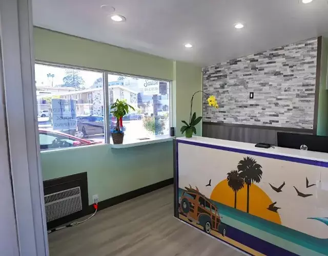 SeaSide Inn & Suites