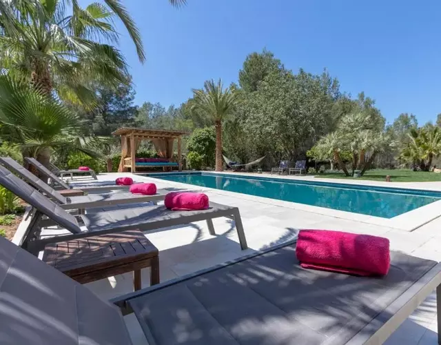 Exquisite Family Home in Santa Gertrudis, 1040
