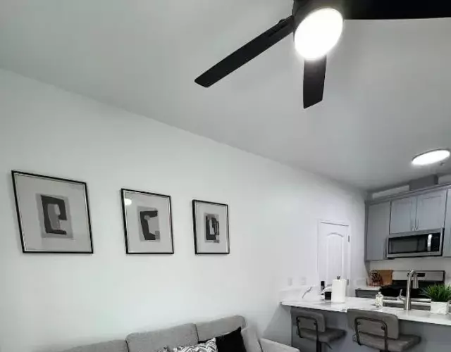 Cozy Tiny House Near The Beach