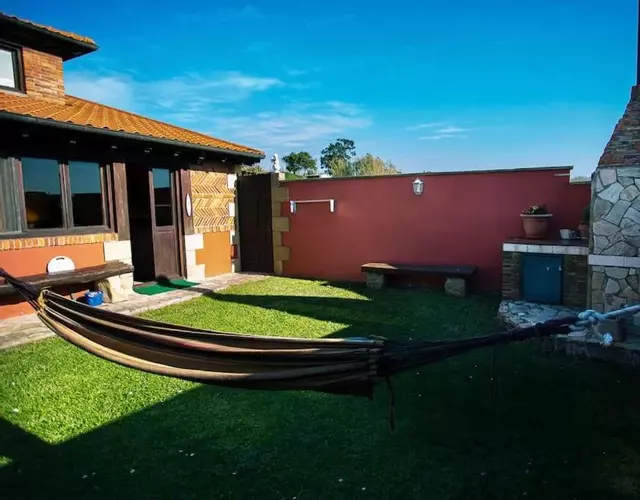 Casa independiente con chimena, jardín y barbacoa