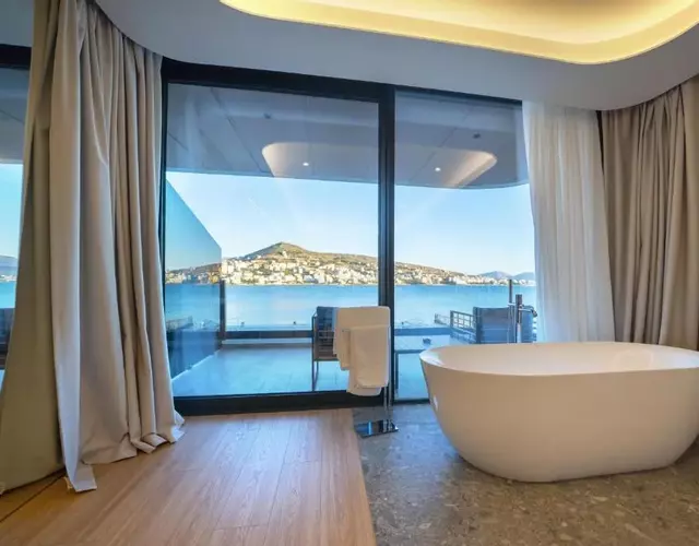 ALYACHT Premium Hotel