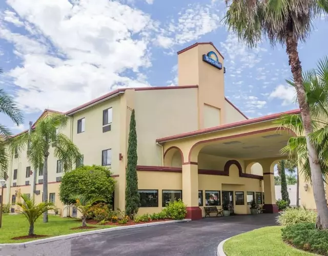 Days Inn by Wyndham Sarasota I-75