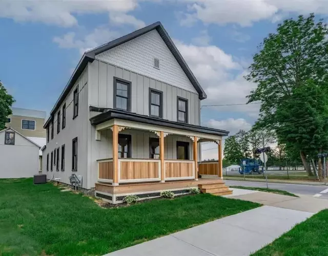 Charming Newly Renovated House Next Door to Track
