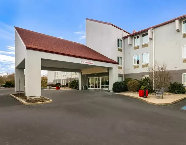 Red Roof Inn PLUS+ Boston - Logan