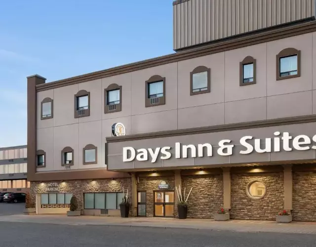 Days Inn & Suites by Wyndham Sault Ste. Marie ON
