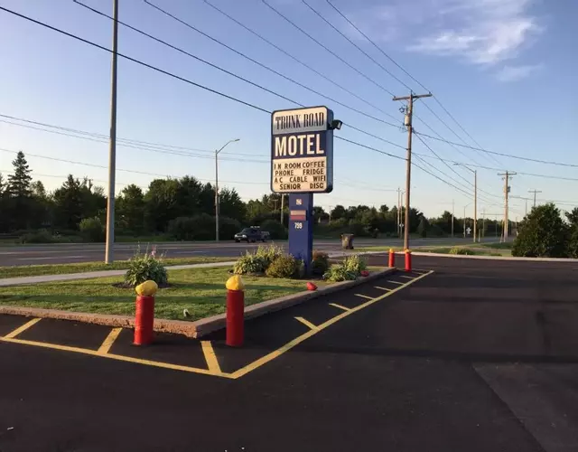 Trunk Road Motel