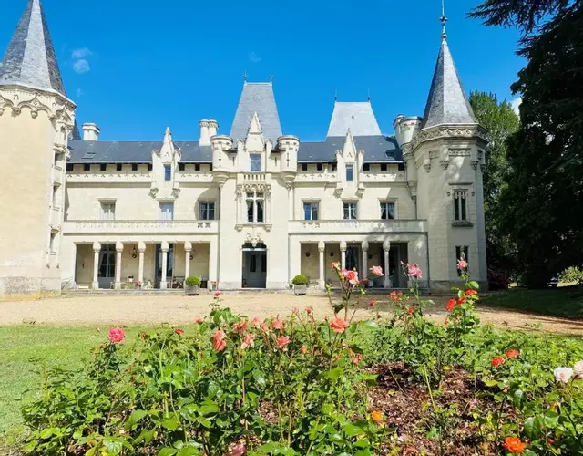 Château de Salvert - 4 Gîtes - 32 personnes