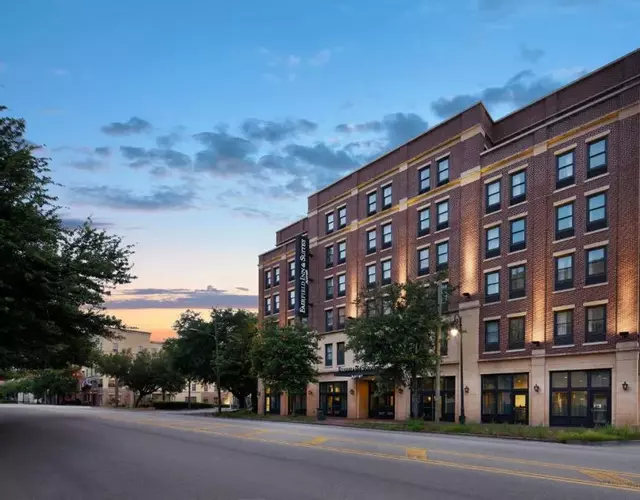 Fairfield Inn & Suites by Marriott Savannah Downtown Historic District