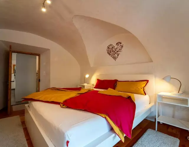 Moderne helle Ferienwohnung 1-6 Pers - Chasa32 in Guarda