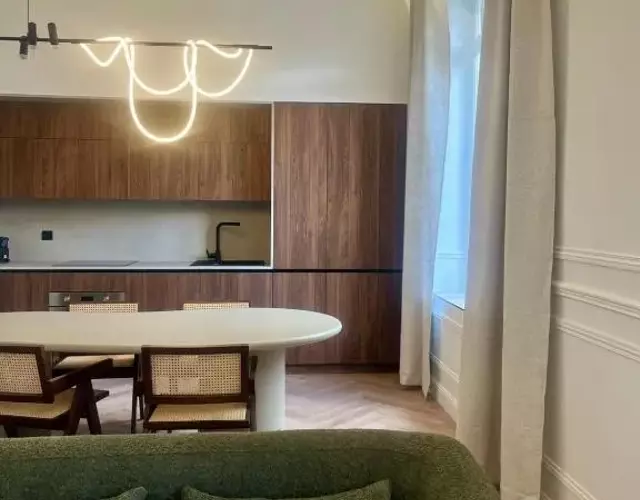 Suite Velours by Collection Aura - Maison les Arcades face à la gare de Charleville-Mézières